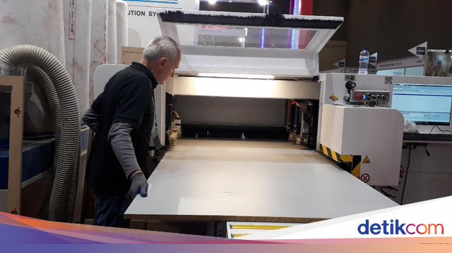 Mesin Ini Bisa Produksi 150 Lemari Dalam Sehari