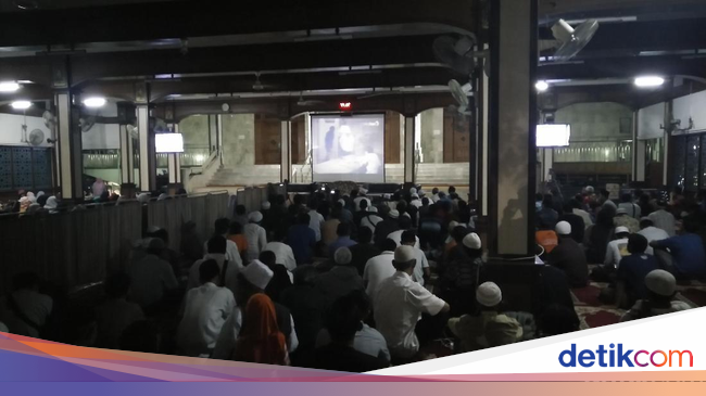 Malam Minggu, Warga Nobar Film G30S/PKI di Masjid Sunda Kelapa