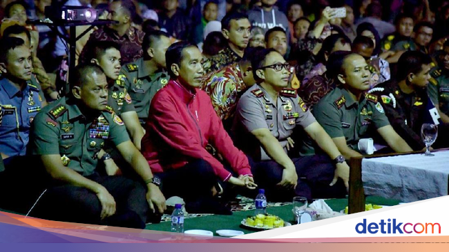 Jokowi Mengaku Sudah 3 Kali Nonton Film Penghianatan G30S/PKI Jokowi Mengaku Sudah 3 Kali Nonton Film Penghianatan G30S/PKI