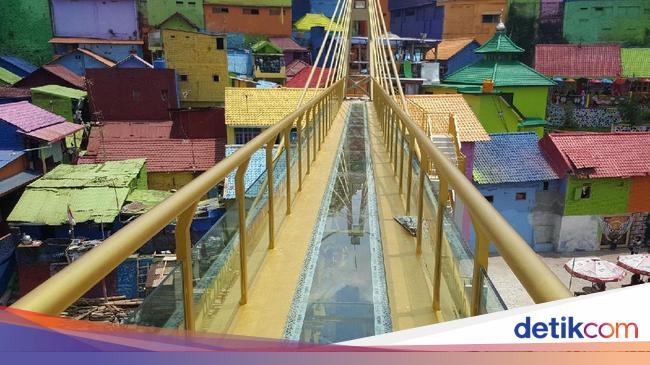 Kampung Warna  warni  Malang Sekarang Punya Jembatan Kaca 
