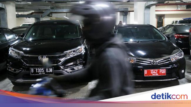 Mobil Dinas Mewah Anggota DPRD DKI akan Ditarik Akhir Oktober Mobil Dinas Mewah Anggota DPRD DKI akan Ditarik Akhir Oktober