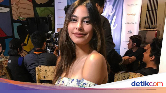  Gaya  12 Anak Artis  Indonesia  yang Kini Jadi Gadis Cantik 