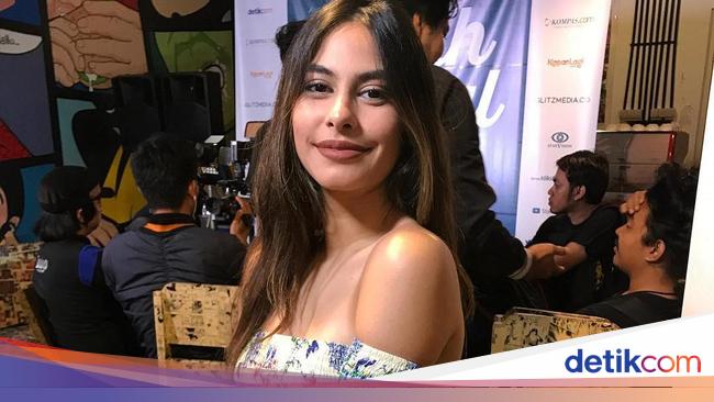  Gaya 12 Anak Artis Indonesia yang Kini Jadi Gadis Cantik 