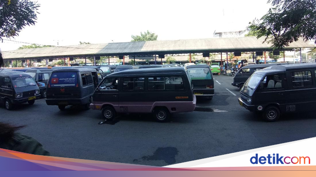 Detiknews Demo Angkutan Umum | angkutan umum bersiap demo kumpul di terminal joyoboyo Detiknews Demo Angkutan Umum | angkutan umum bersiap demo kumpul di terminal joyoboyo