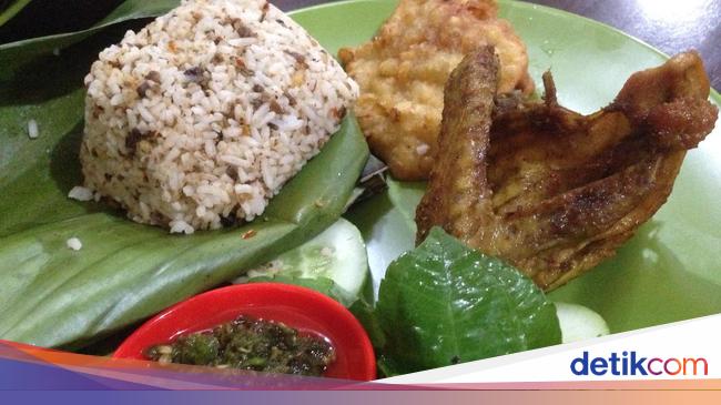Nasi TO Komplet Nasi Tutug Oncom dengan Ayam  Goreng Khas 