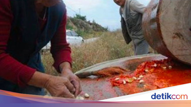 Orang Tua Giling Sambal untuk  Anaknya hingga Mie  Goreng  