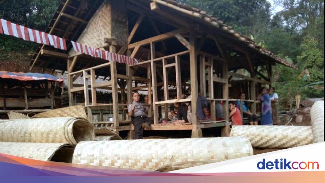  Mimpi  Brigadir Dikri Perbaiki Rutilahu di Desa Bencoy Sukabumi