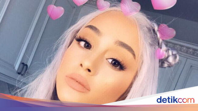 Tak Dikenali Ariana  Grande  Tampil Baru dengan Rambut  Silver