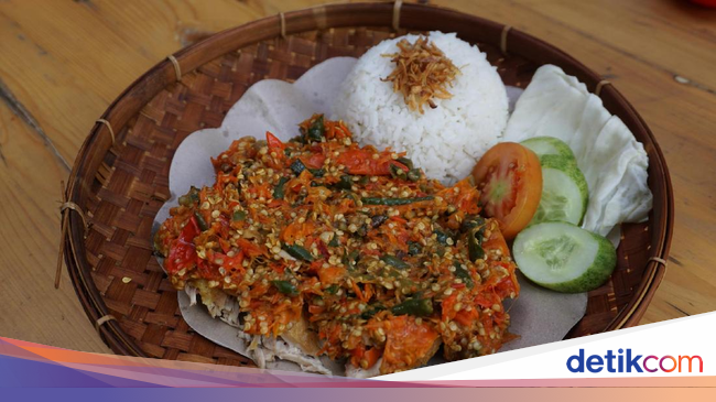 Gelo! Ayam Goreng Geprek dengan Baluran Sambal dari 150 Cabai