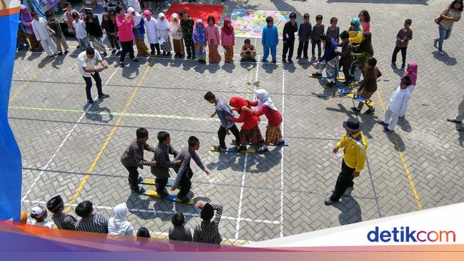 Pupuk Nasionalisme, Siswa SD Diajak Main Permainan Tradisional - Permainan Tradisional Daerah Jawa Timur