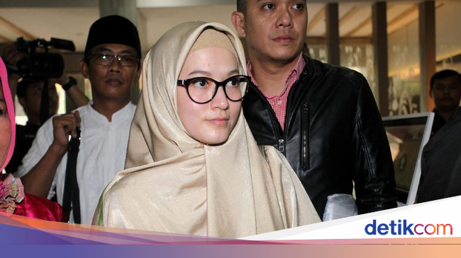 Ini Ciput Rajut Anti Pusing Yang Tren Dipakai Lyra Virna Ke Polda
