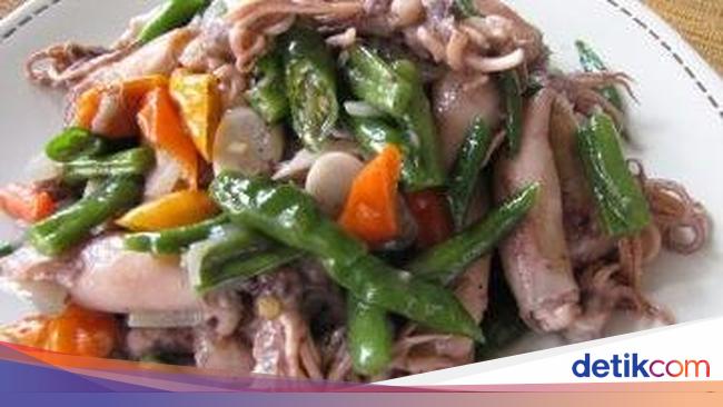 Masak Apa Hari Ini: Gulai Daun Ubi dan Cumi Cabe Hijau  Masak Apa Hari Ini: Gulai Daun Ubi dan Cumi Cabe Hijau