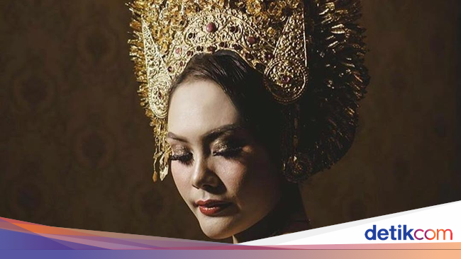 Foto Hiasan  Kepala  Pengantin  Adat Indonesia yang Mewah 