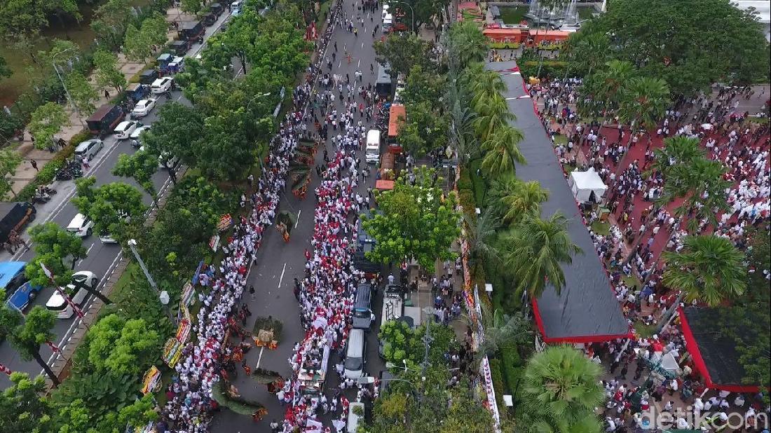 Balai Kota Penuh Orang, Ada Copet Beraksi