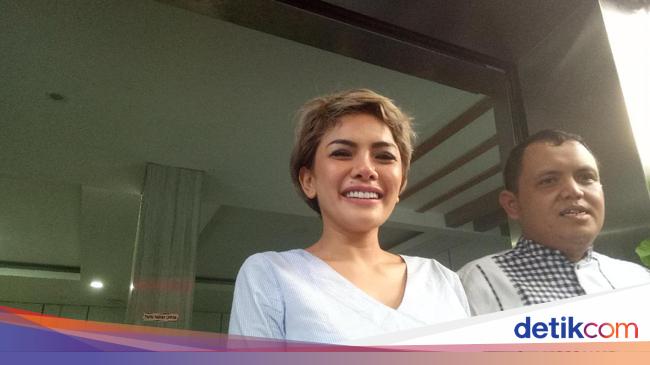 Bakal Jadi Model Playboy Filipina, Nikita Mirzani Nyaris Bugil Lagi