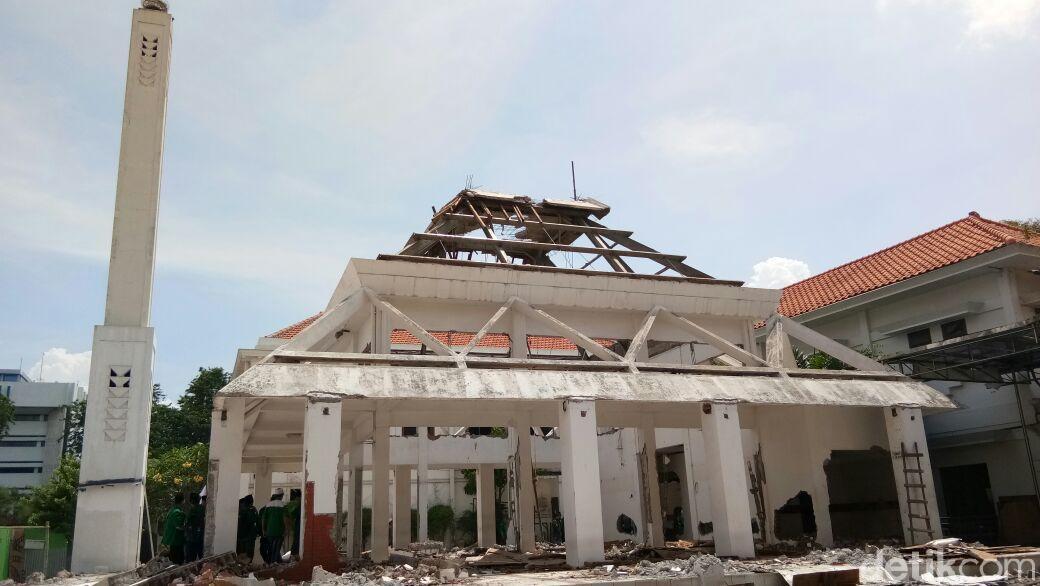 Masjid Di Area DPRD Surabaya Jadi Korban Pembangunan Gedung Baru