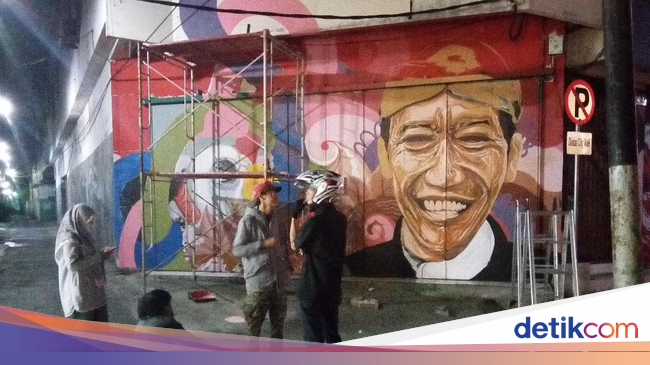 Cakep! Pertokoan di Solo Disulap Jadi Galeri Mural 