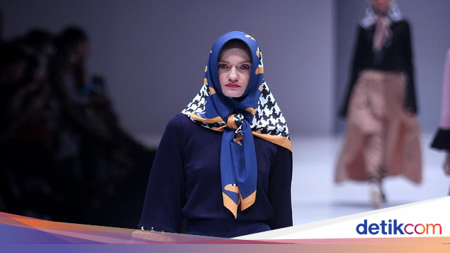 Foto: 13 Koleksi Terbaru Zaskia Sungkar, Hijab Tabrak Warna