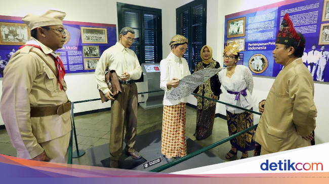 Berkostum Pejuang, Karyawan Telkom Datangi Museum Sumpah Berkostum Pejuang, Karyawan Telkom Datangi Museum Sumpah