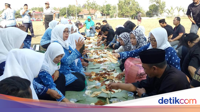 Saat Nasi Liwet Dimakan Bareng Usai Upacara Sumpah Pemuda Saat Nasi Liwet Dimakan Bareng Usai Upacara Sumpah Pemuda