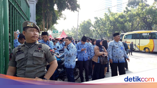 Sekda DKI Tegur Puluhan PNS yang Telat Ikut Upacara di Monas