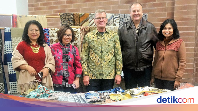 Keren! Batik Mega Mendung Jadi Primadona di Chicago Keren! Batik Mega Mendung Jadi Primadona di Chicago