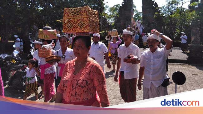 Masyarakat Hindu-Bali Rayakan Galungan, Kantor dan Sekolah 