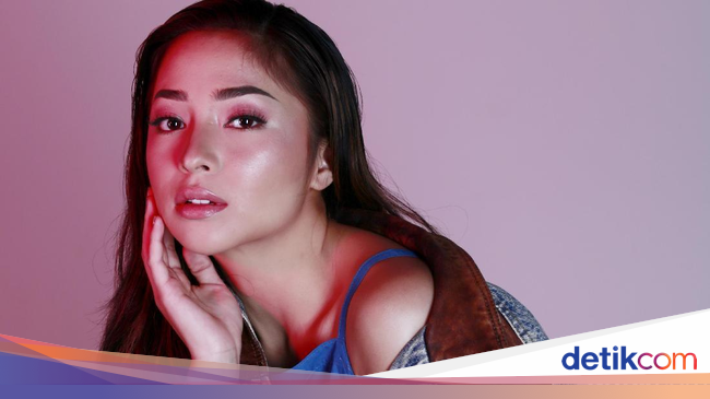 Nikita Willy 'Spotlight Robber' Celeb of The Month Bulan ini