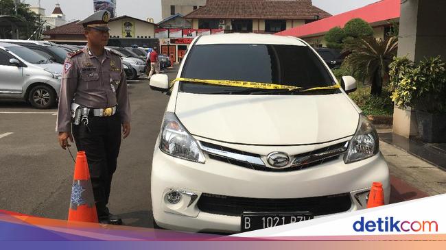 Penampakan Mobil  Penerobos Hadangan 10 Polisi  di Tangerang 