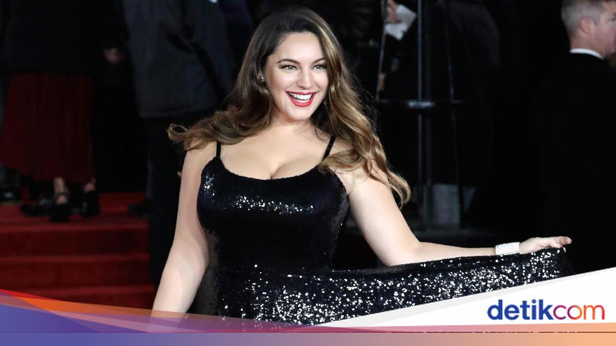 Kelly Bruk erotik sahnalari