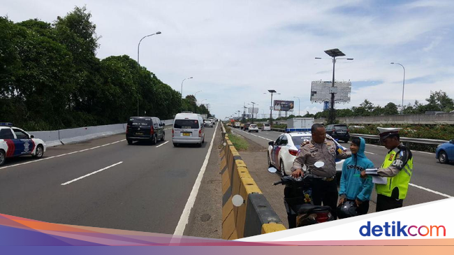 salah jalan salah jalan pemotor ini nyelonong masuk ke tol bandara salah jalan salah jalan pemotor ini nyelonong masuk ke tol bandara