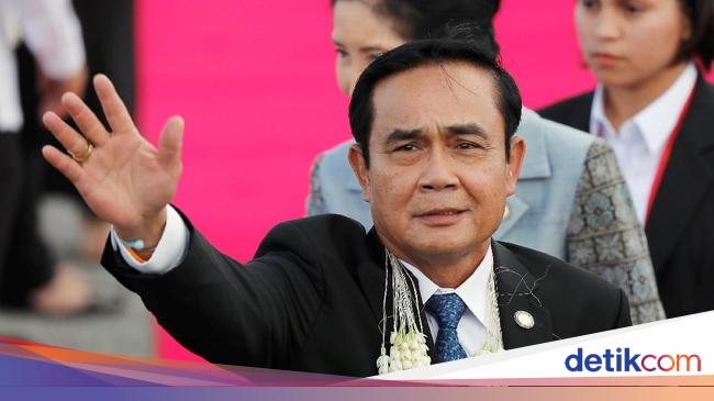 Didemo 10 Ribu Orang PM Thailand Tolak Mundur Didemo 10 Ribu Orang PM Thailand Tolak Mundur