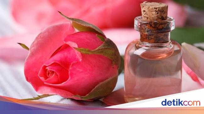 10 Manfaat Air Mawar untuk Wajah dan Efek Sampingnya