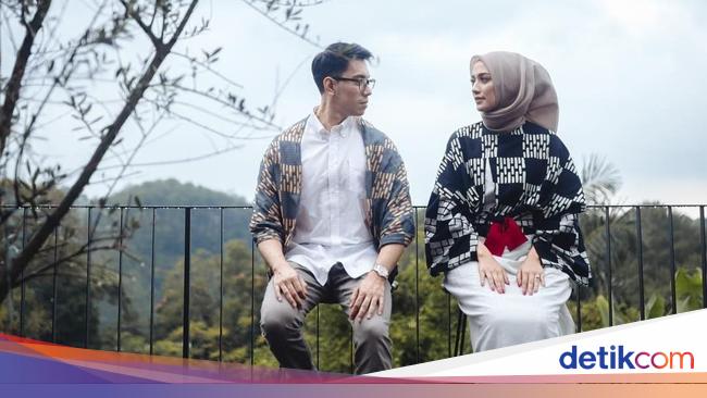 10 Foto Prewedding Romantis Untuk Hijabers Tanpa Bersentuhan