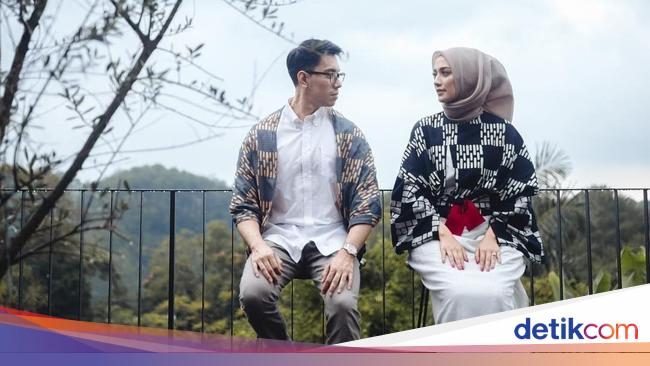 10 Foto Prewedding Romantis untuk Hijabers Tanpa Bersentuhan 10 Foto Prewedding Romantis untuk Hijabers Tanpa Bersentuhan