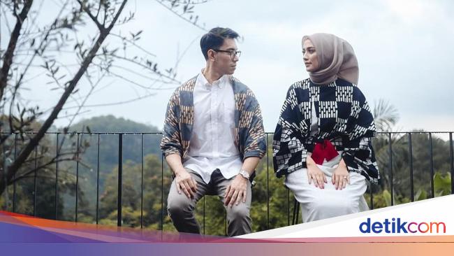 10 Foto Prewedding Romantis Untuk Hijabers Tanpa Bersentuhan