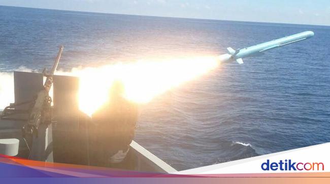 TNI AL Uji Coba Rudal C-705 di Laut Bali