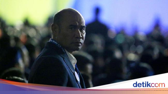 Tak Dilepas Warga NTT, Vitor Laiskodat Batal Jadi Menteri Jokowi
Tak Dilepas Warga NTT, Vitor Laiskodat Batal Jadi Menteri Jokowi