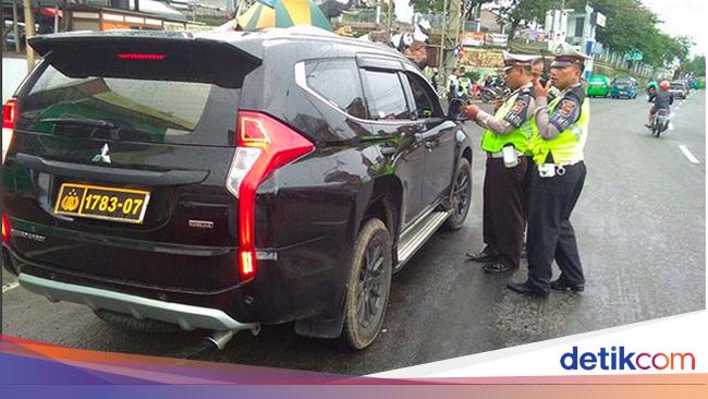 Bagaimana Bedakan Pelat Mobil Dinas Polisi Asli Dan Palsu Bagaimana Bedakan Pelat Mobil Dinas Polisi Asli Dan Palsu
