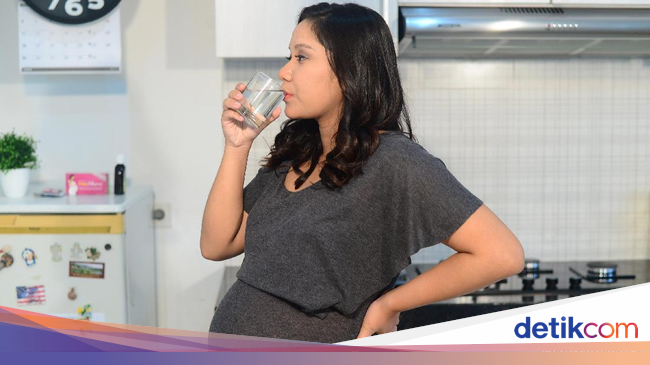 Agar Ibu Hamil Tak Dehidrasi, Begini Cara Atur Minum Saat 