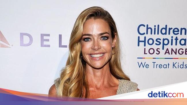 Drama Cerai Denise Richards dan Aaron Phypers: Muka sampai Bonyok!