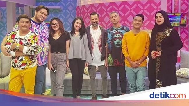 Ayu Ting Ting Foto Sebelahan dengan Shafa Haris, Netizen 