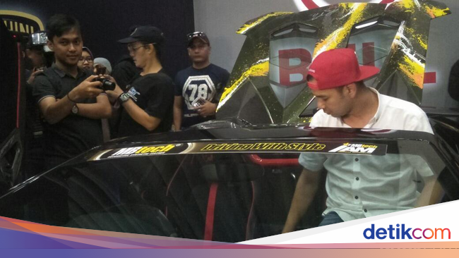 Raffi, Gigi, dan Rafathar 'Mandi Bareng' Lamborghini