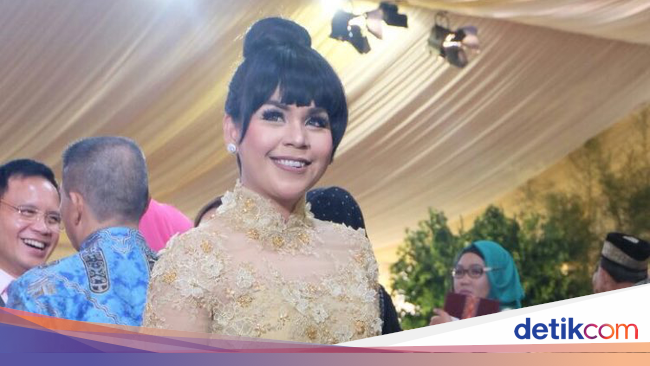 Foto Adu Gaya Kebaya Selebriti di Pernikahan Kahiyang Ayu Foto Adu Gaya Kebaya Selebriti di Pernikahan Kahiyang Ayu