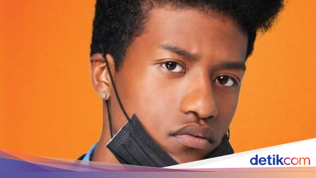 Foto Ini Han Hyun Min Model Kulit Hitam Pertama di Korea Foto Ini Han Hyun Min Model Kulit Hitam Pertama di Korea