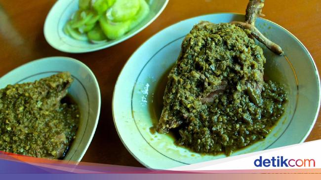 Yuk, Makan Itiak Lado Mudo yang Sedap di Resto Minang Ini