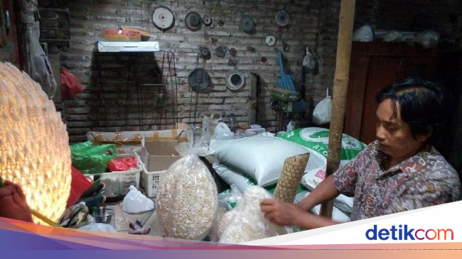 Warga Jepara Ini Manfaatkan Limbah kerang Jadi Hiasan  Rumah 