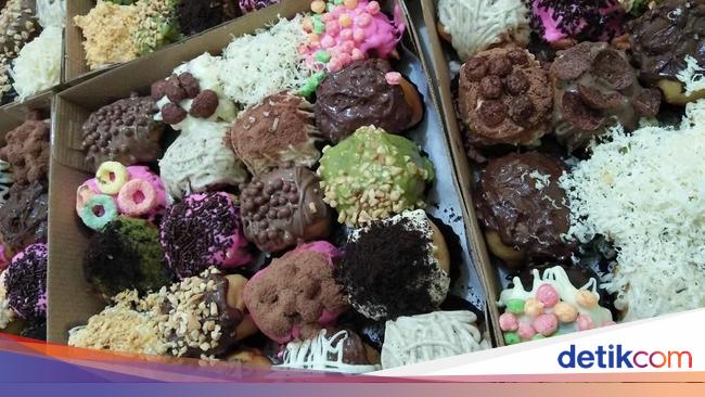 Warna warni Pisang  Nugget  Kekinian dengan Aneka Topping Enak 