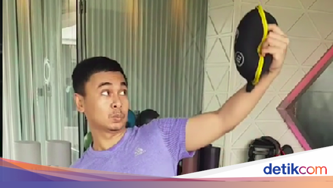 Rumahnya Berhantu, Raditya Dika Panggil Orang Pintar