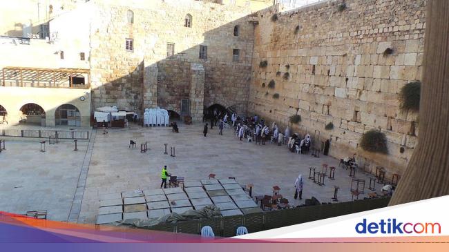 The Holy Building of the Jewish People: A Brief Look at the Wailing Wall